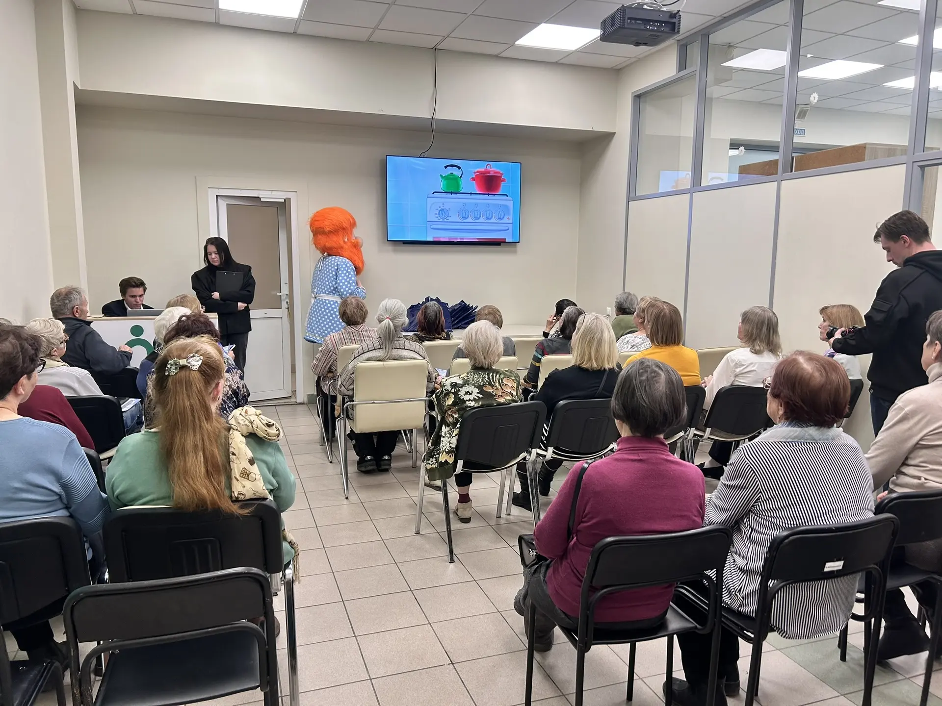 Екатеринбургские газовики провели урок для пенсионеров